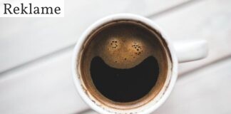Kop med kaffe i - sort